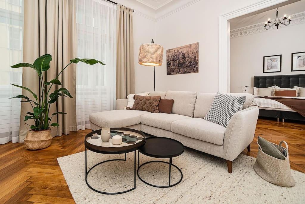 Luxurious Two-bedroom In The Old Town Apartamento