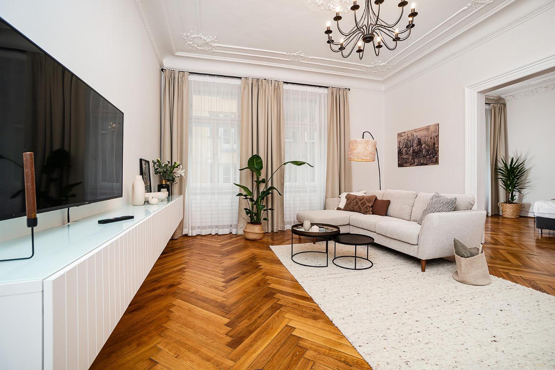 Apartment Luxurious Two-bedroom In The Old Town