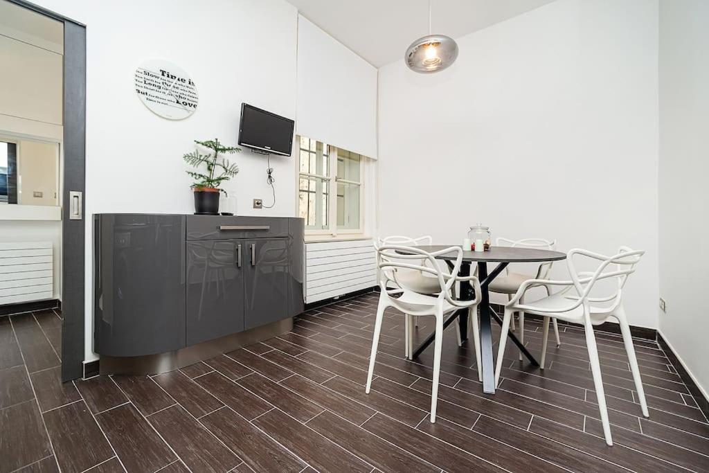 Apartment Luxurious Two-bedroom In The Old Town Prague